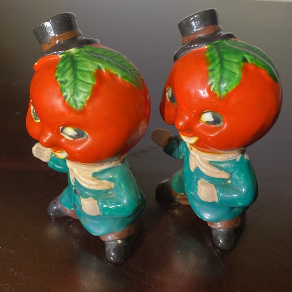 1950's Anthropomorphic Tomato Head Guys with Top Hats Salt and Pepper Shaker Set - Picture 2 of 8
